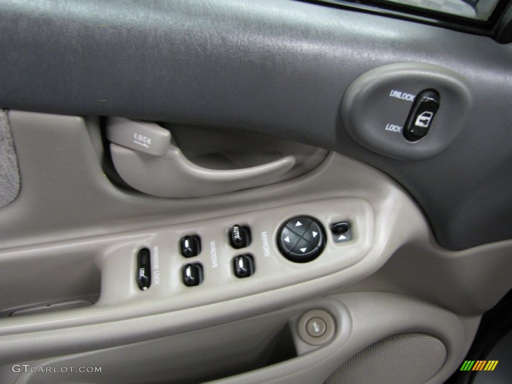2001 Oldsmobile Alero GL Sedan Controls Photo #78326037