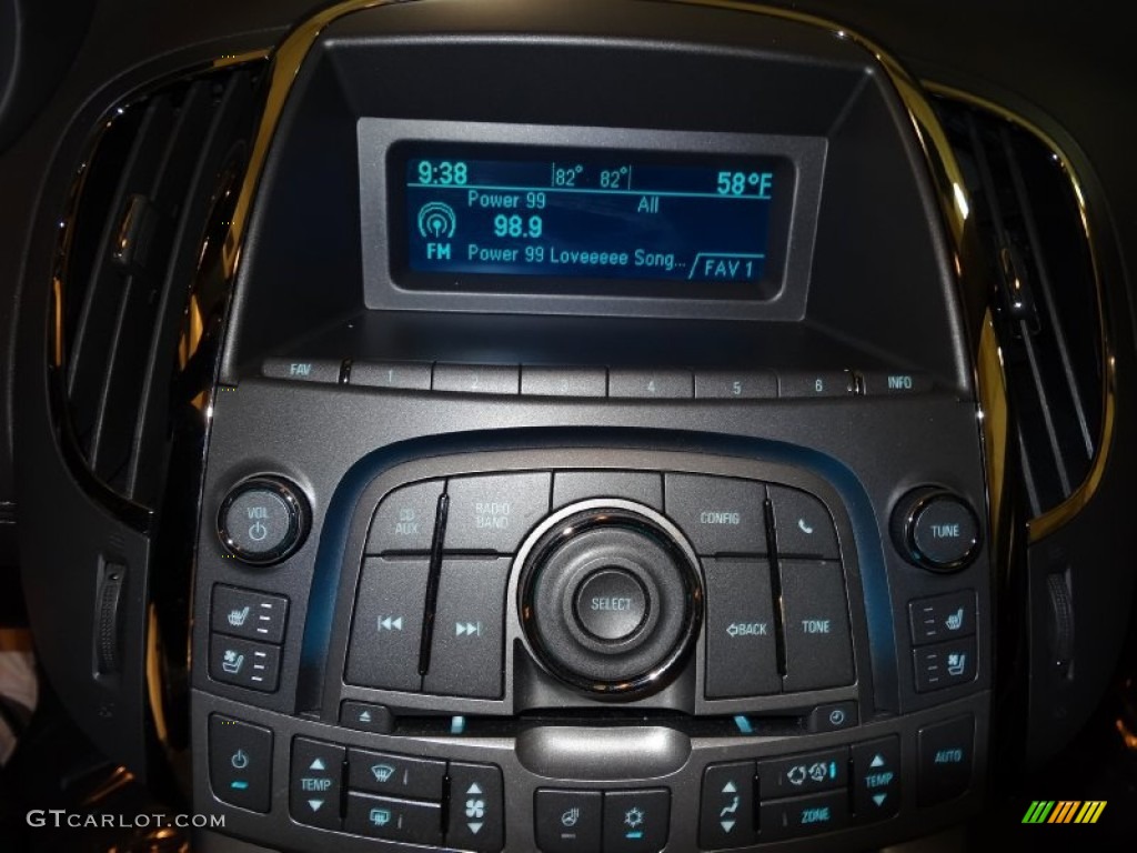 2010 Buick LaCrosse CXL Controls Photo #78327198