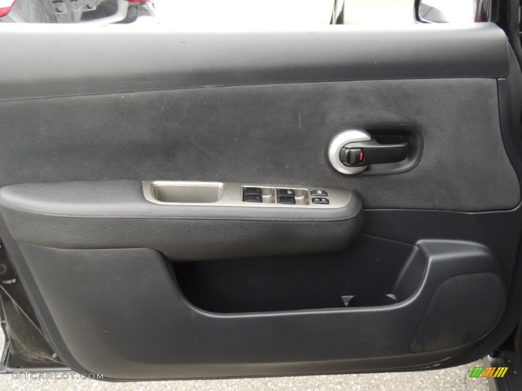 2011 Nissan Versa 1.8 S Hatchback Charcoal Door Panel Photo #78331479
