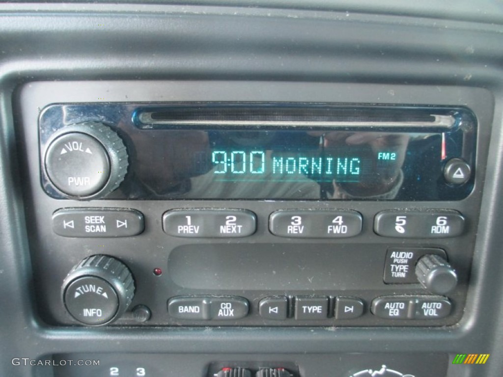 2006 GMC Sierra 1500 SLE Crew Cab 4x4 Audio System Photo #78331938