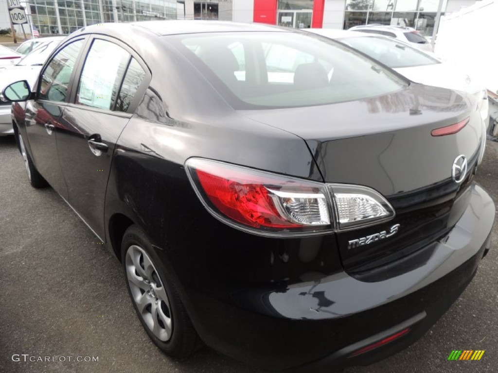 2011 MAZDA3 i Sport 4 Door - Black Mica / Black photo #4