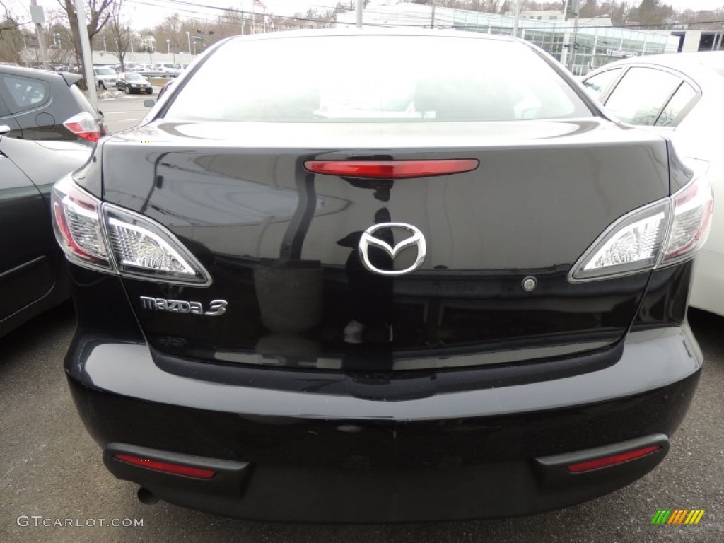 2011 MAZDA3 i Sport 4 Door - Black Mica / Black photo #5