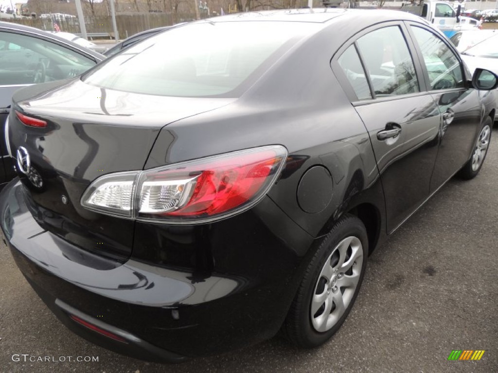 2011 MAZDA3 i Sport 4 Door - Black Mica / Black photo #6