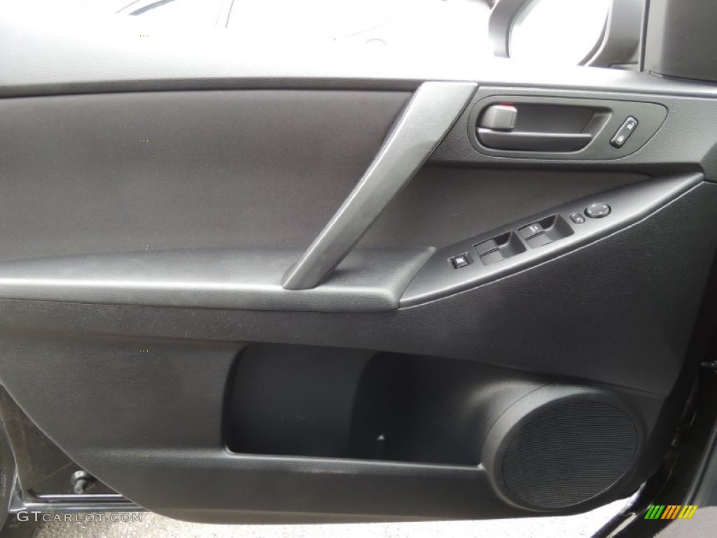 2011 MAZDA3 i Sport 4 Door - Black Mica / Black photo #12