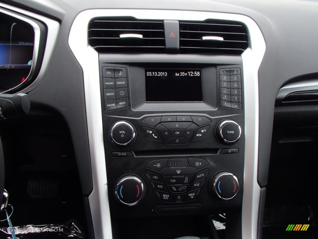 2013 Ford Fusion Hybrid SE Controls Photo #78335646