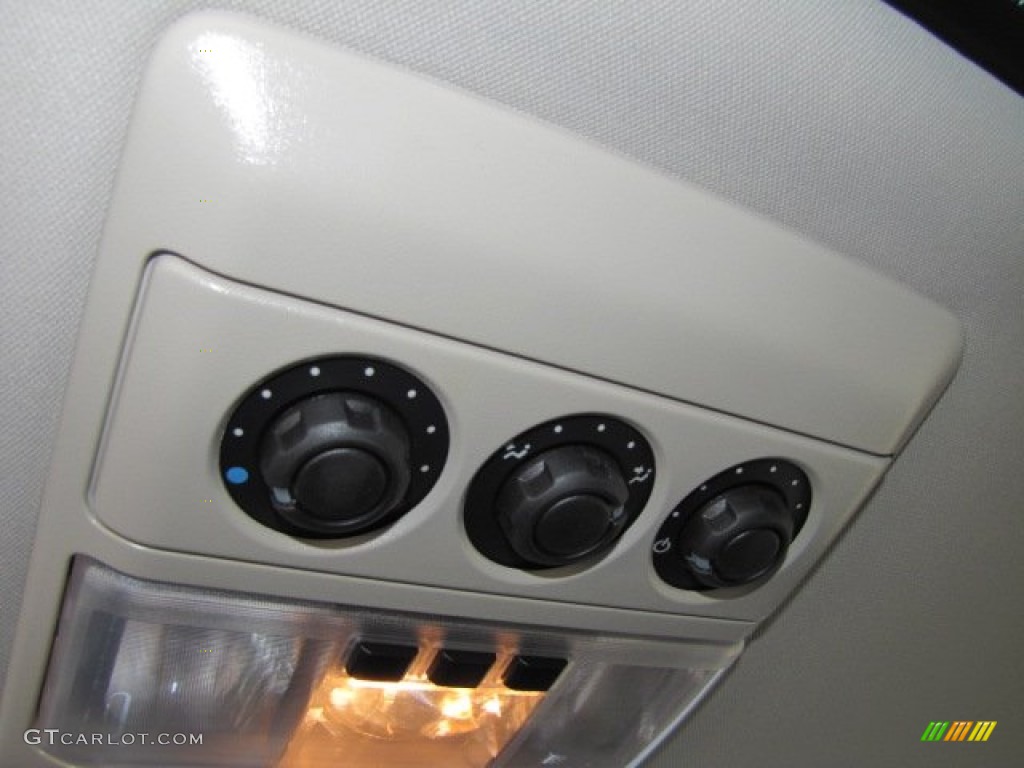 2012 Land Rover LR4 HSE Controls Photo #78335895