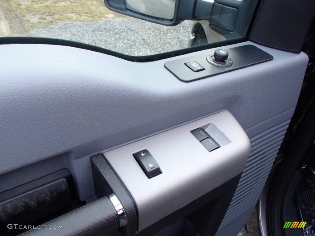 2013 Ford F250 Super Duty XLT Regular Cab 4x4 Controls Photo #78337050