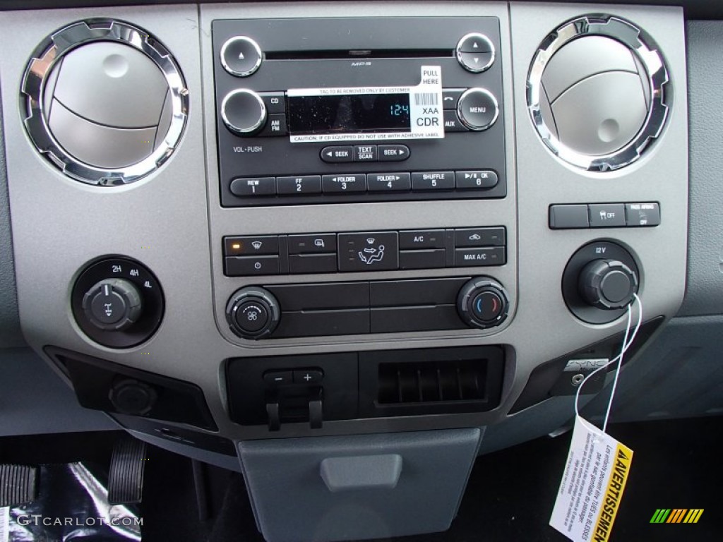 2013 Ford F250 Super Duty XLT Regular Cab 4x4 Controls Photo #78337078