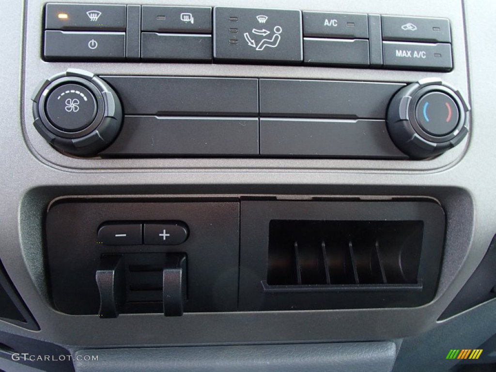 2013 Ford F250 Super Duty XLT Regular Cab 4x4 Controls Photo #78337110