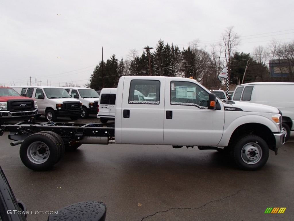 2013 F350 Super Duty XL Crew Cab 4x4 Dually Chassis - Oxford White / Steel photo #1