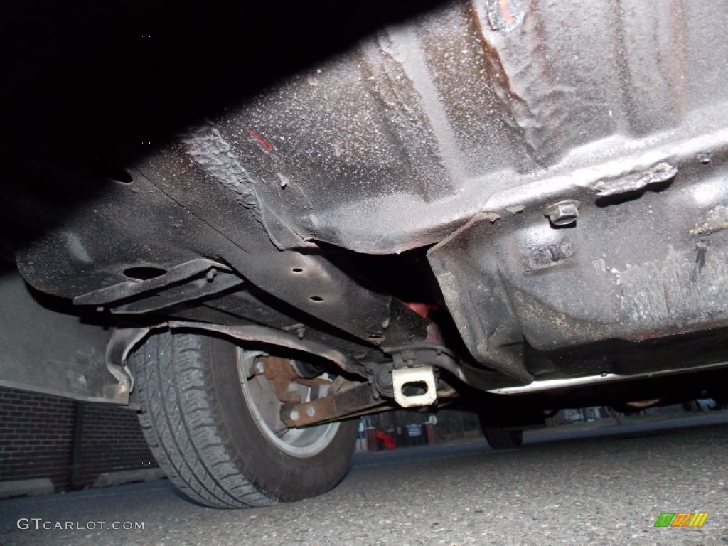 1990 Saab 900 SPG Hatchback Undercarriage Photo #78337676