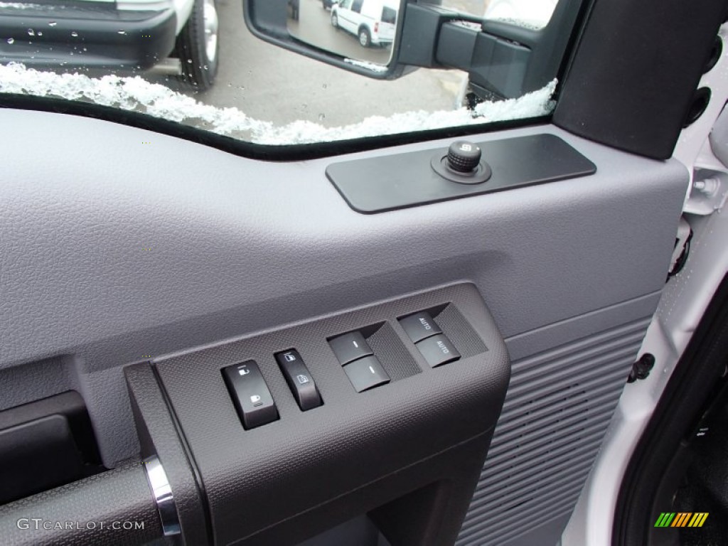 2013 Ford F350 Super Duty XL Crew Cab 4x4 Dually Chassis Controls Photo #78337860