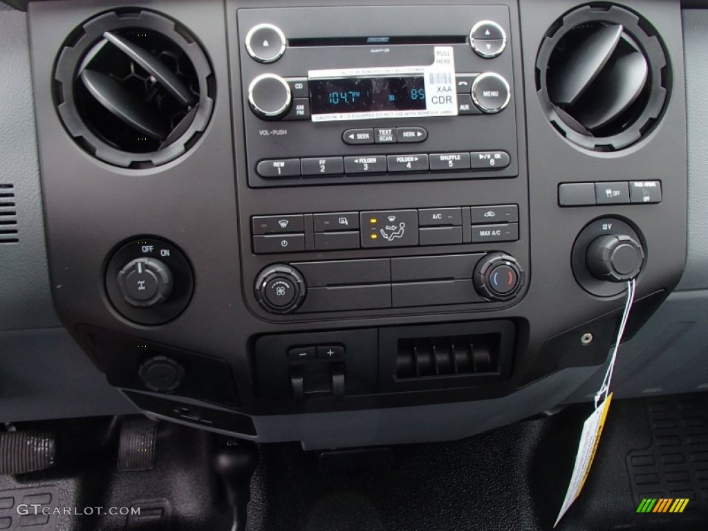 2013 Ford F250 Super Duty XL Regular Cab 4x4 Controls Photo #78338704