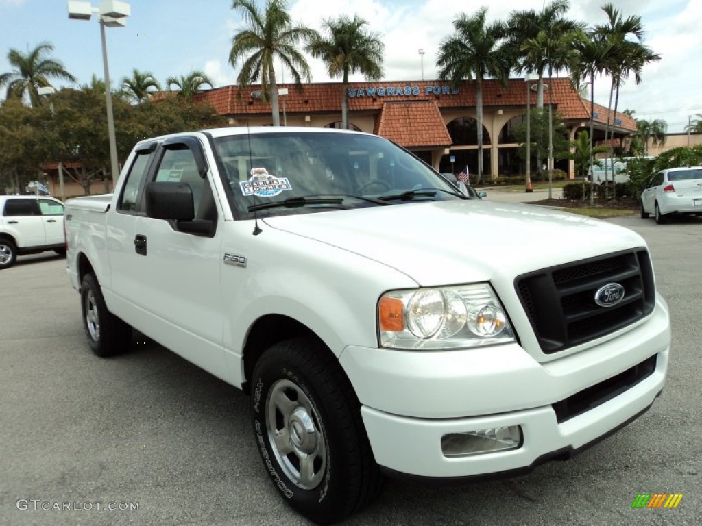 2005 F150 STX SuperCab - Oxford White / Medium Flint Grey photo #1