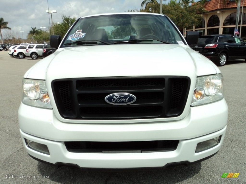 2005 F150 STX SuperCab - Oxford White / Medium Flint Grey photo #16