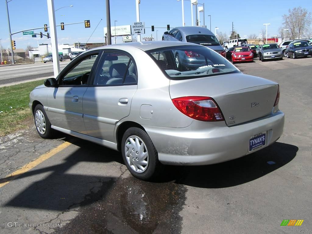 2002 Rio Sedan - Light Gold / Gray photo #2