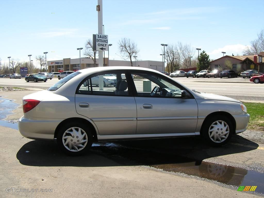2002 Rio Sedan - Light Gold / Gray photo #5