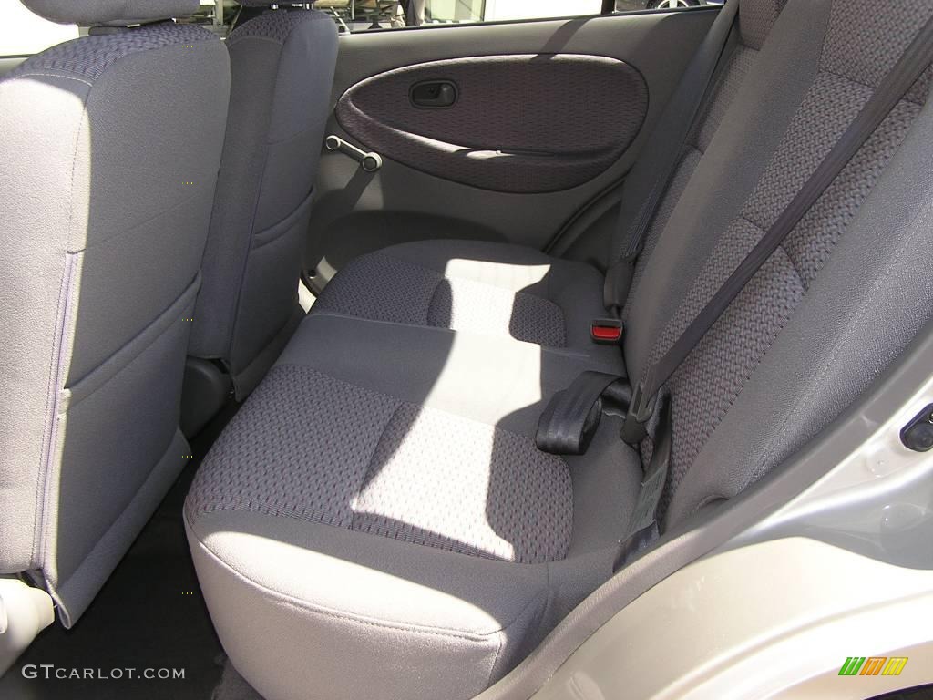 2002 Rio Sedan - Light Gold / Gray photo #7