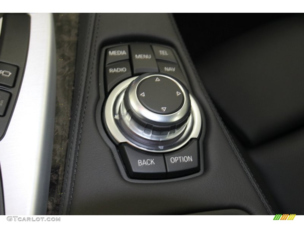 2013 BMW M6 Convertible Controls Photo #78345098