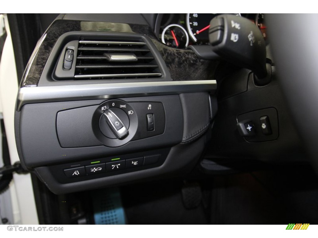 2013 BMW M6 Convertible Controls Photo #78345201