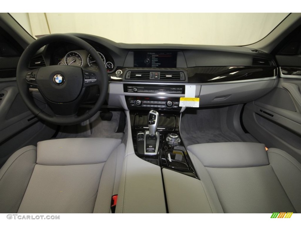 2013 BMW 5 Series 535i Sedan Everest Gray Dashboard Photo #78346101