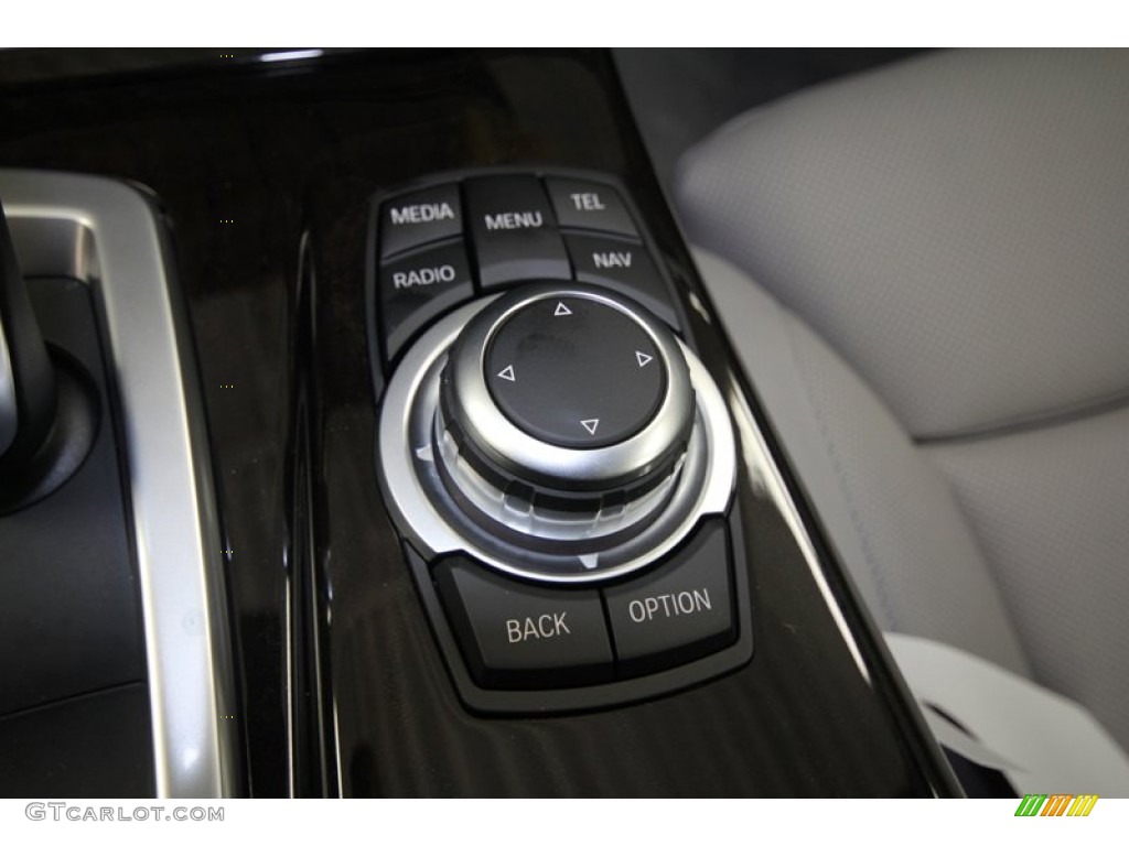 2013 BMW 5 Series 535i Sedan Controls Photo #78346401