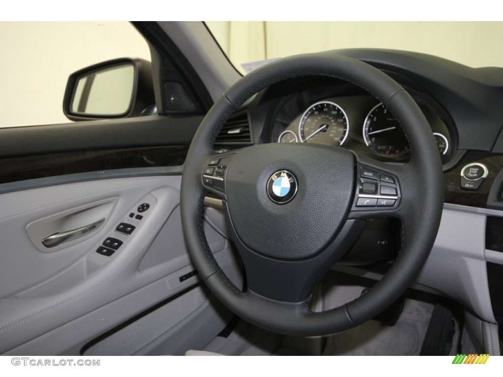 2013 BMW 5 Series 535i Sedan Everest Gray Steering Wheel Photo #78346564