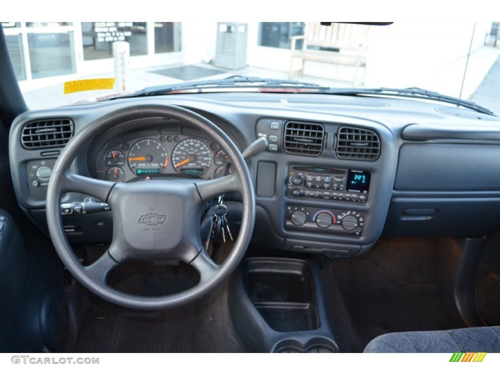 2001 Chevrolet S10 LS Crew Cab 4x4 Graphite Dashboard Photo #78349053