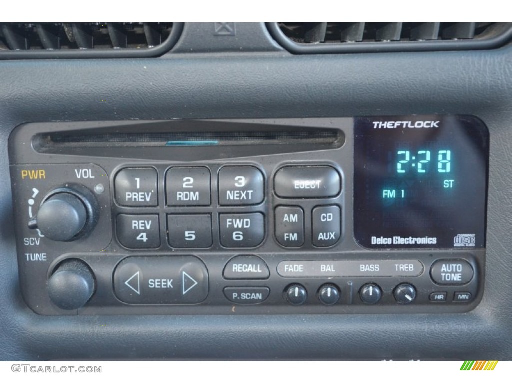 2001 Chevrolet S10 LS Crew Cab 4x4 Controls Photo #78349149