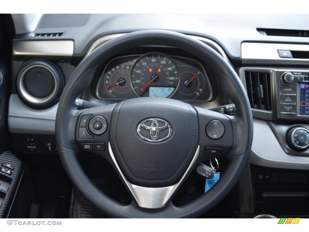 2013 RAV4 LE - Super White / Ash photo #22