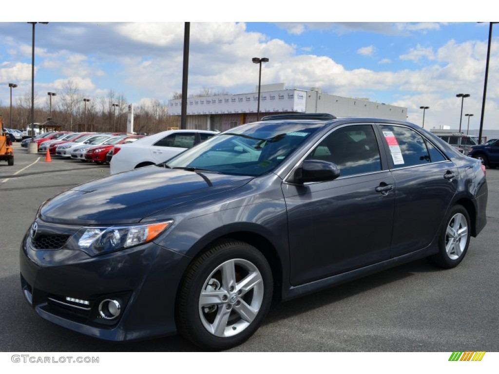 2013 Camry SE - Magnetic Gray Metallic / Black photo #1