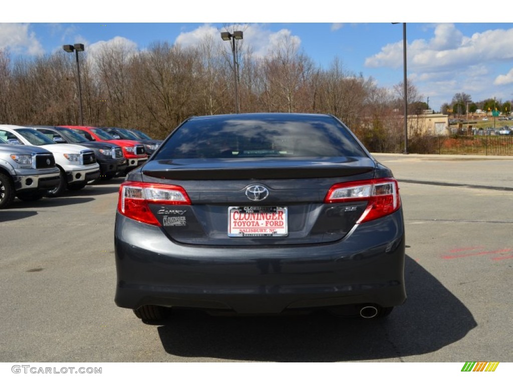 2013 Camry SE - Magnetic Gray Metallic / Black photo #4