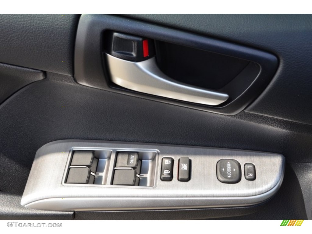 2013 Toyota Camry SE Controls Photo #78350974