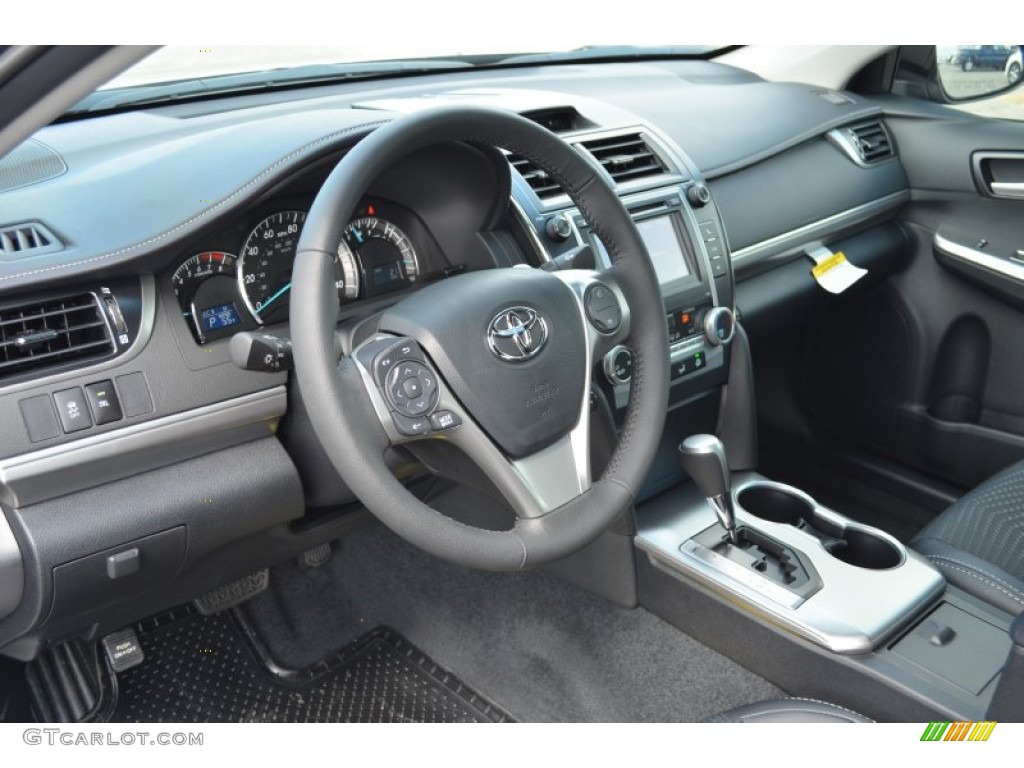 2013 Toyota Camry SE Black Dashboard Photo #78351015