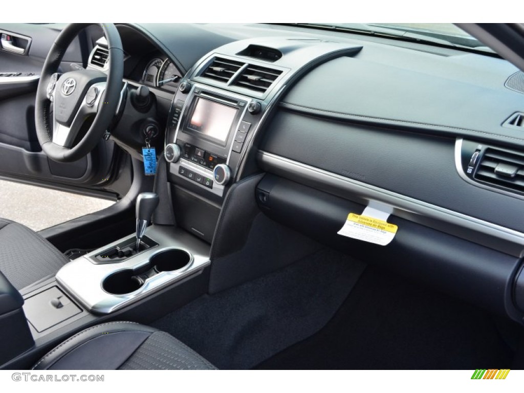 2013 Camry SE - Magnetic Gray Metallic / Black photo #16