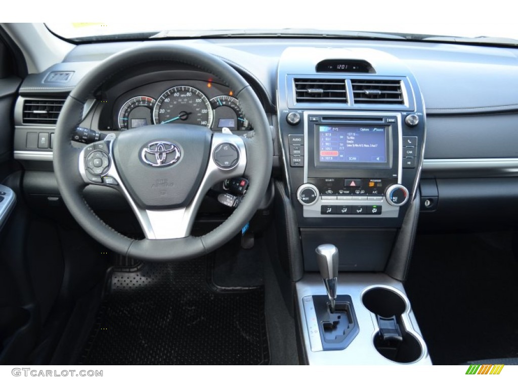 2013 Toyota Camry SE Black Dashboard Photo #78351207