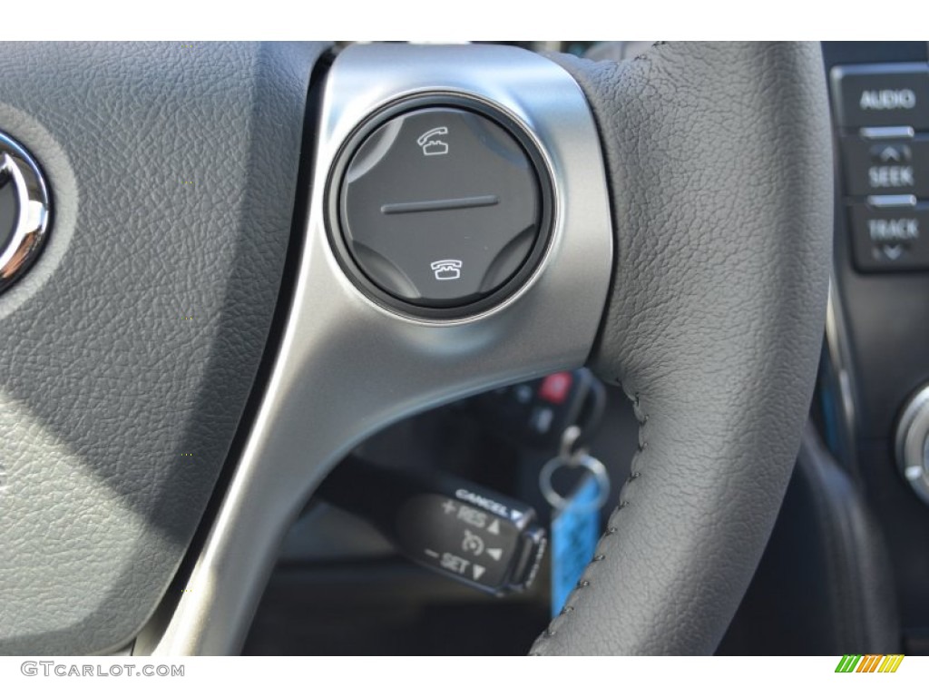 2013 Toyota Camry SE Controls Photo #78351324