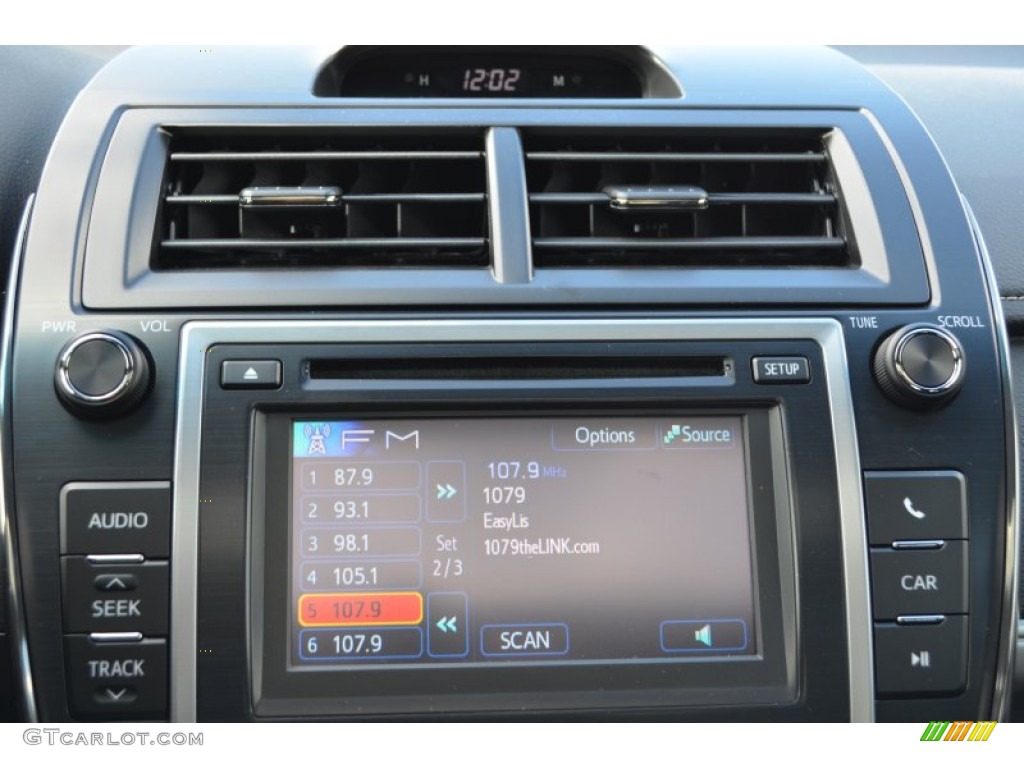 2013 Toyota Camry SE Controls Photo #78351366