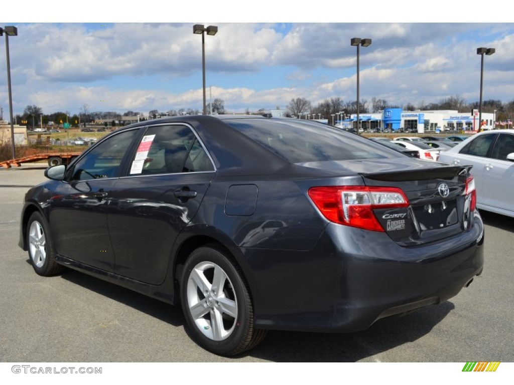 2013 Camry SE - Magnetic Gray Metallic / Black photo #3