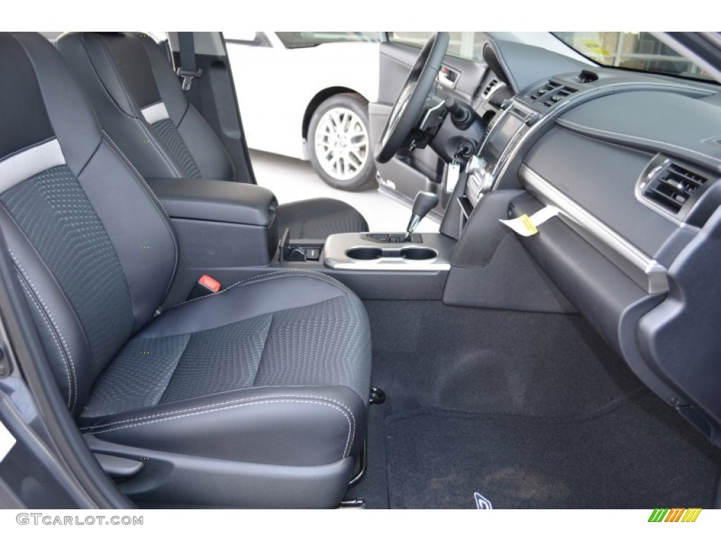 2013 Camry SE - Magnetic Gray Metallic / Black photo #15