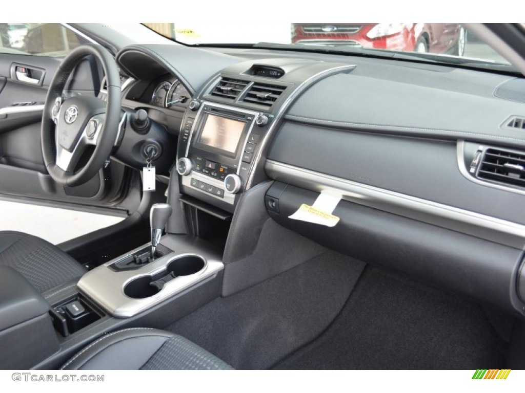 2013 Camry SE - Magnetic Gray Metallic / Black photo #16