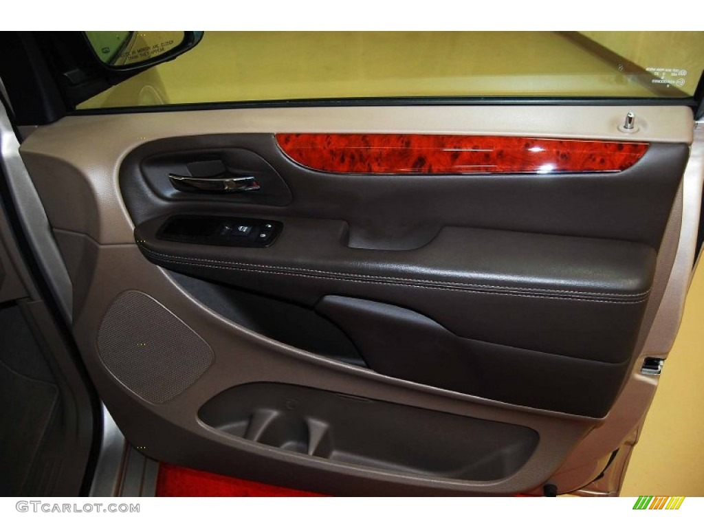2012 Chrysler Town & Country Touring Door Panel Photos