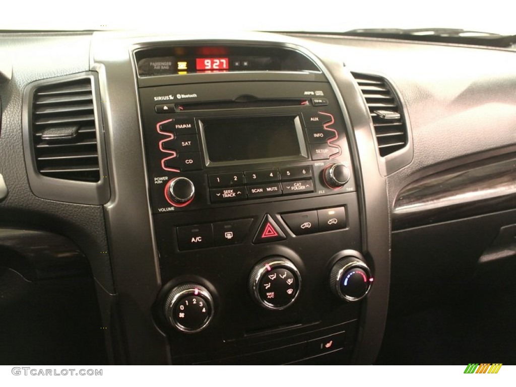 2011 Kia Sorento LX Controls Photo #78355950
