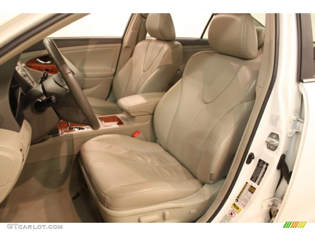 Bisque Interior 2010 Toyota Camry XLE Photo #78356178