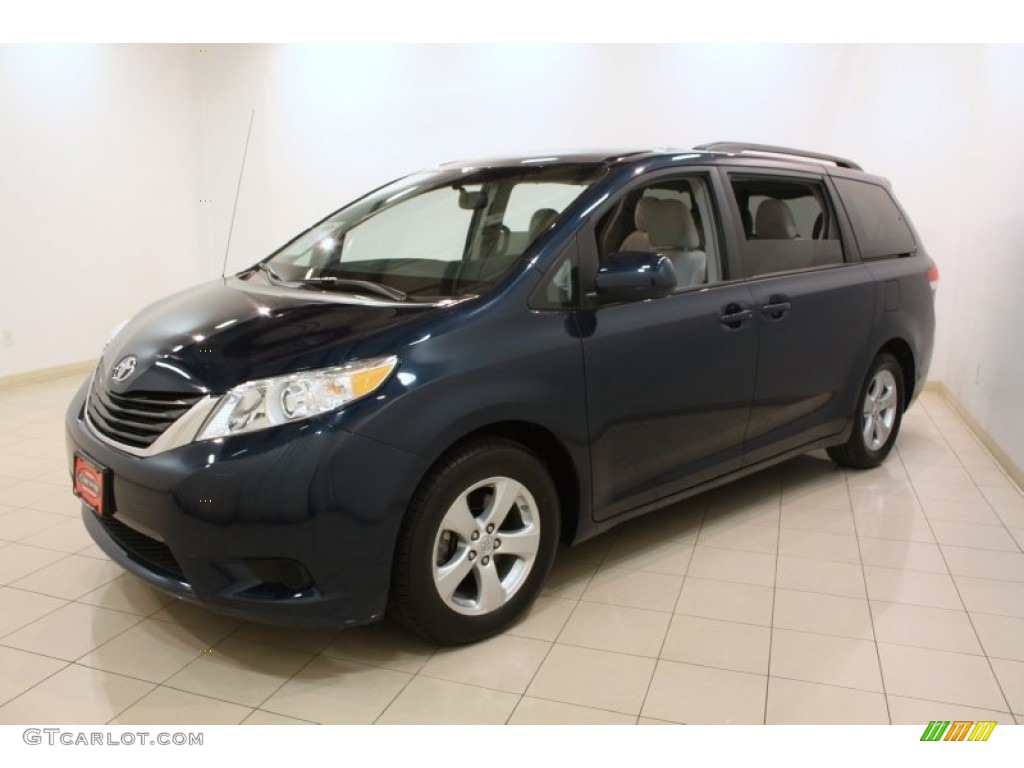 2012 Sienna LE - South Pacific Pearl / Light Gray photo #3