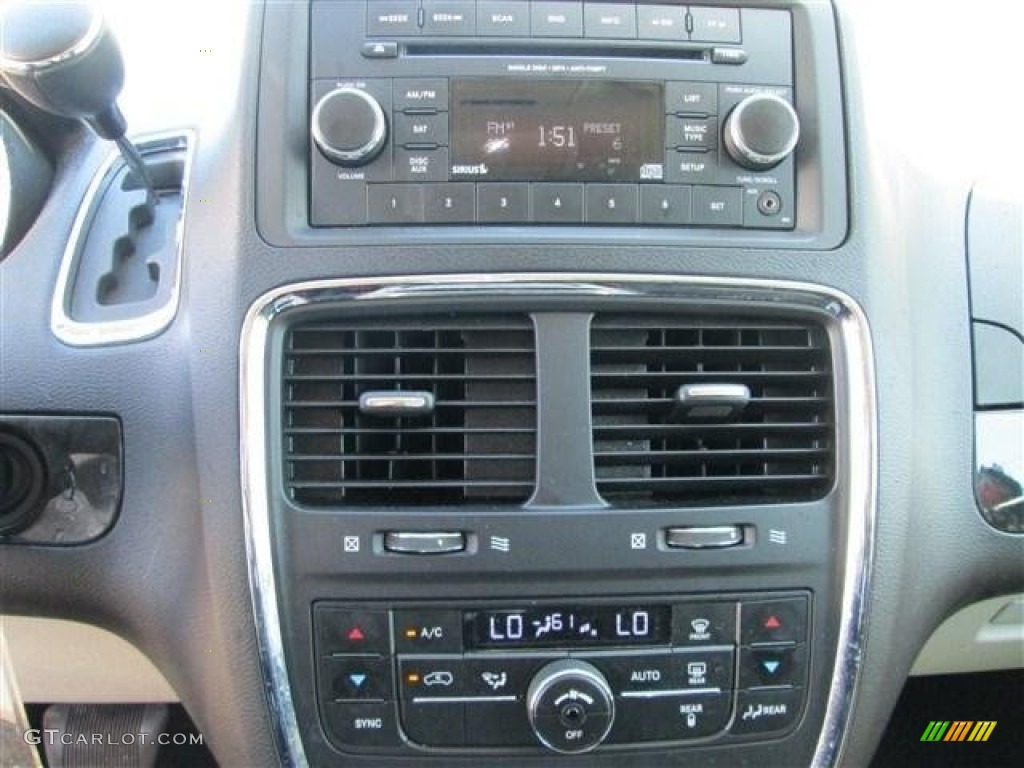 2012 Grand Caravan Crew - Redline 2 Pearl Coat / Black/Light Graystone photo #13