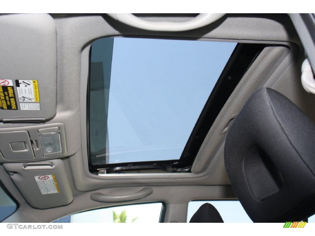 2004 Toyota RAV4 Standard RAV4 Model Sunroof Photo #78360285