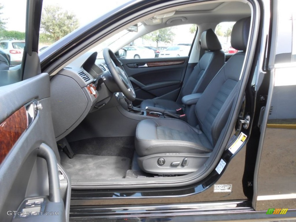 Titan Black Interior 2013 Volkswagen Passat TDI SEL Photo #78362604