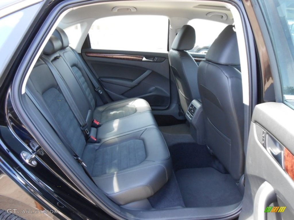 Titan Black Interior 2013 Volkswagen Passat TDI SEL Photo #78362634