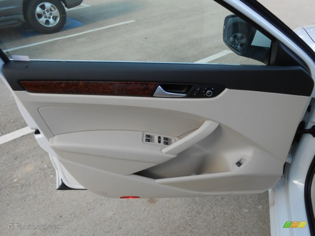 2013 Volkswagen Passat 2.5L SEL Cornsilk Beige Door Panel Photo #78362898